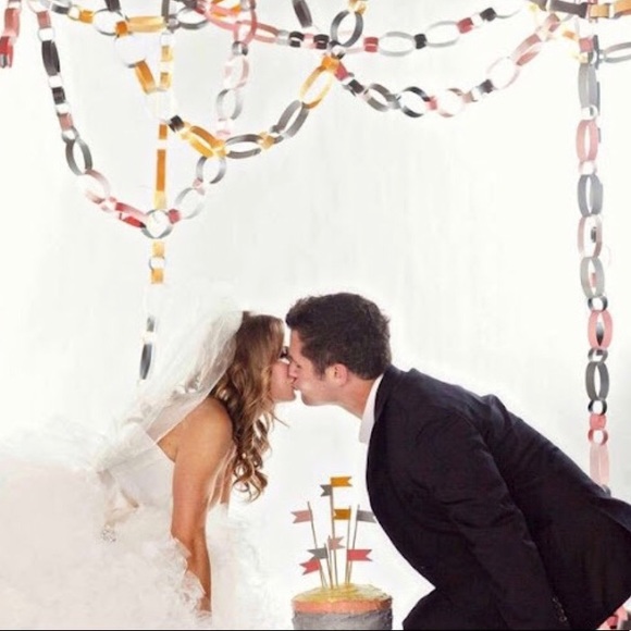 East of India | Paper Chains Just Married - Picture 5 of 7